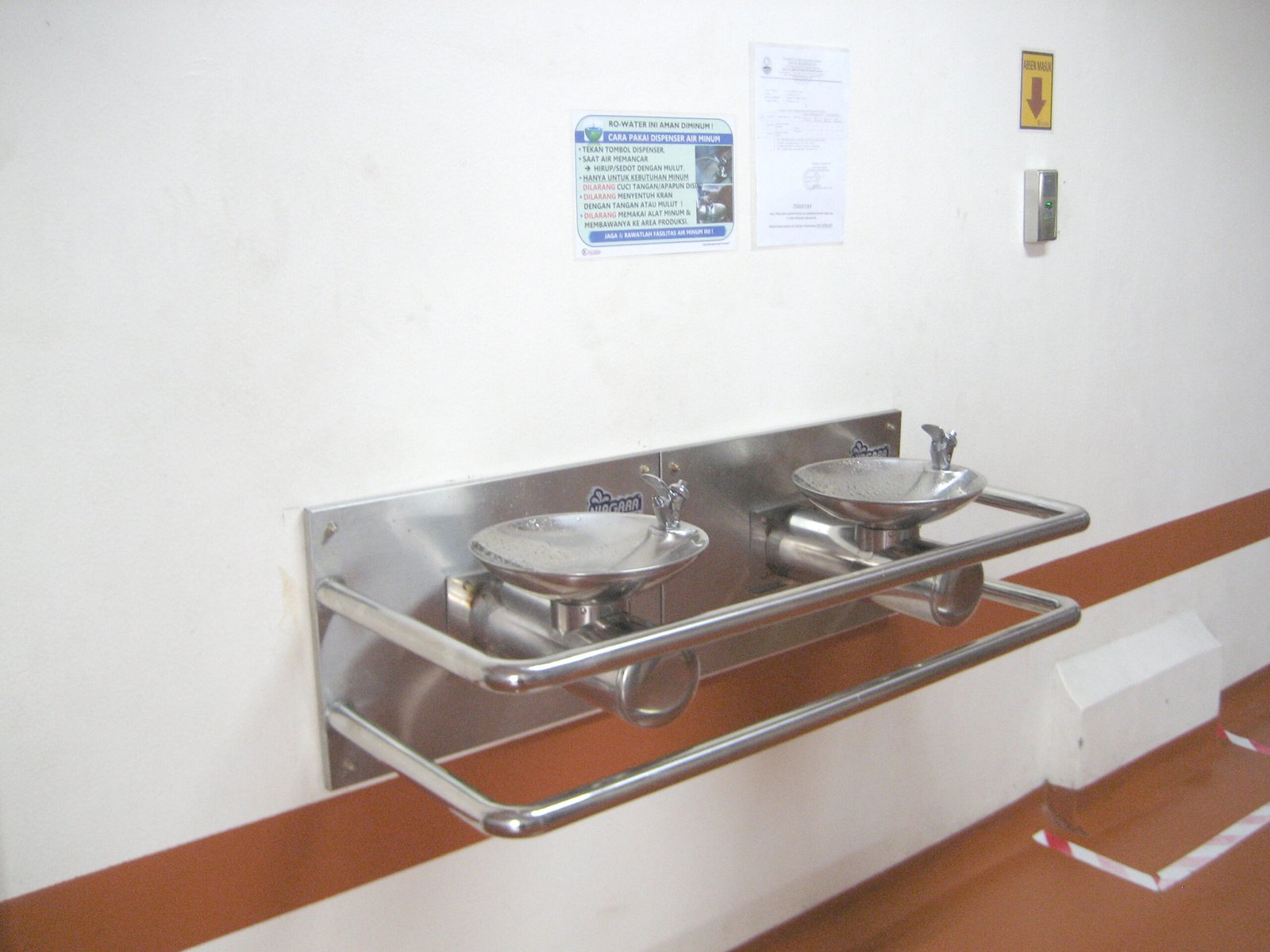 Niagara Drinking Fountain
UNG-111