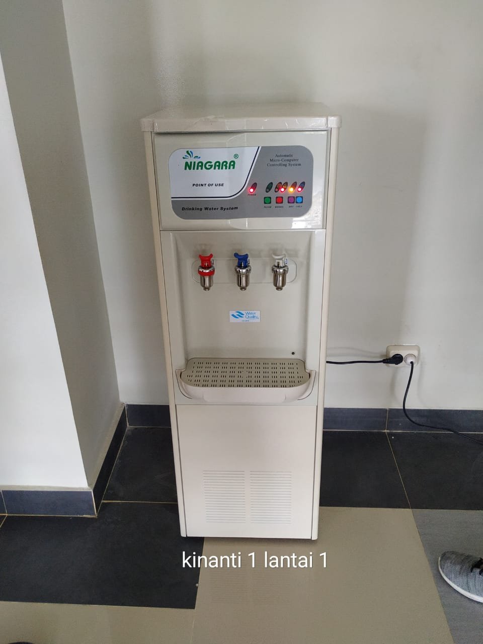 Niagara Drinking Machine UNG-163RO